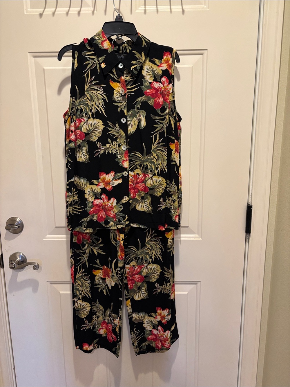 Sleeveless Floral Button-Front 2 piece Jumpsuit in Black